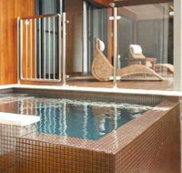 Chandeliers on Abbey - Holiday Adelaide