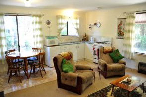 Uhuru Chalets - Holiday Adelaide 1