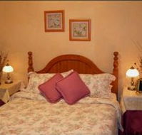 Rosellas at Canyon Lookout - Holiday Adelaide