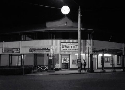 Burnett Hotel - Holiday Adelaide 0