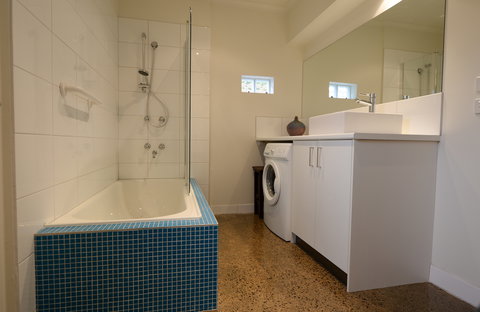 Surfers Palace Torquay - Holiday Adelaide 4