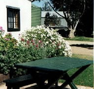 Dunalan Host Farm Cottage - Holiday Adelaide