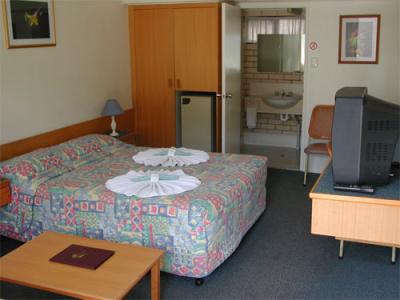 Tropical Gateway Motor Inn - Holiday Adelaide 0
