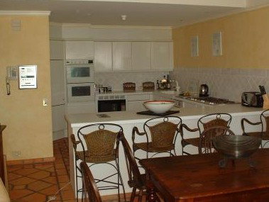 Sanctuary Cove Villas - Holiday Adelaide 5