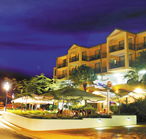 Airlie Beach Hotel - Holiday Adelaide
