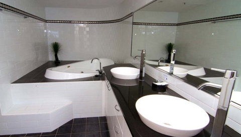 Victoria Square Luxury Apartments - Holiday Adelaide 2