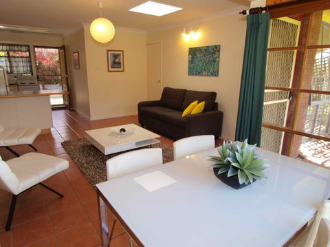 Bright Highland Valley Cottages - Holiday Adelaide 0