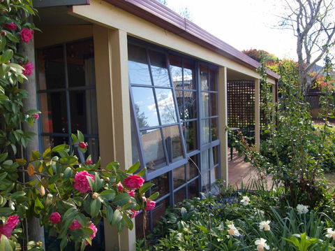 Bright Highland Valley Cottages - Holiday Adelaide 1