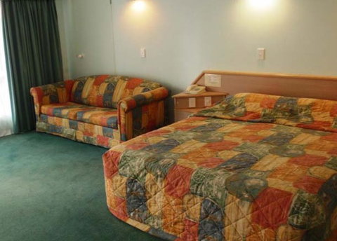 Runaway Bay Motor Inn - Holiday Adelaide 0