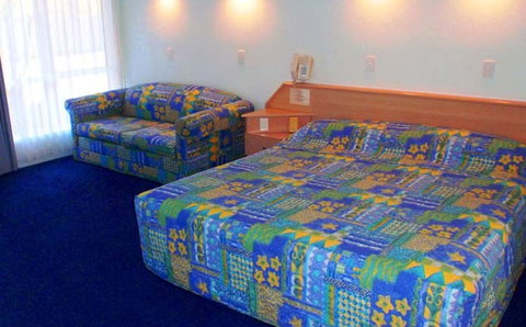 Runaway Bay Motor Inn - Holiday Adelaide 2