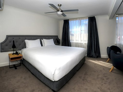 Pensione Hotel Perth - Holiday Adelaide 1