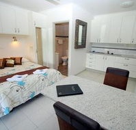 Coral Point Lodge - Holiday Adelaide