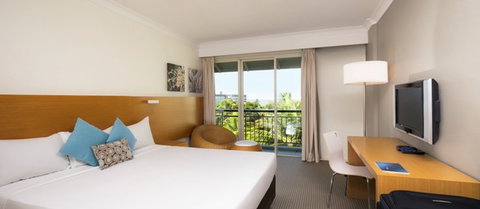 Novotel Cairns Oasis Resort - Holiday Adelaide 0