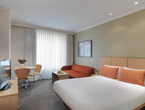 Travelodge Phillip Street - Holiday Adelaide 0