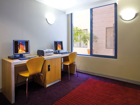 Travelodge Phillip Street - Holiday Adelaide 5