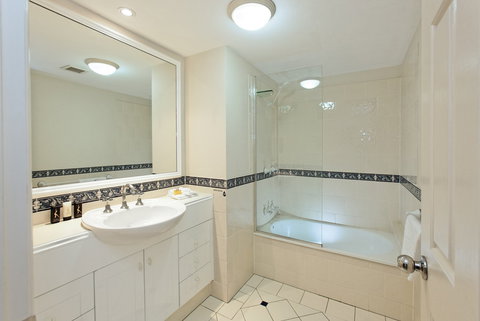 La Grande Apartments Broadbeach - Holiday Adelaide 3