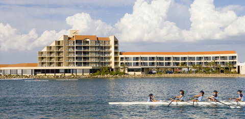 Lakes Resort Hotel - Holiday Adelaide 1