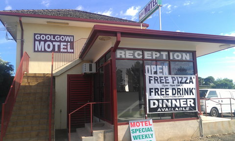 Royal Mail Hotel Goolgowi - Holiday Adelaide 0