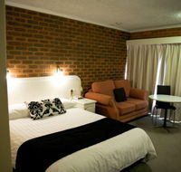 Cousins Motor Inn - Holiday Adelaide