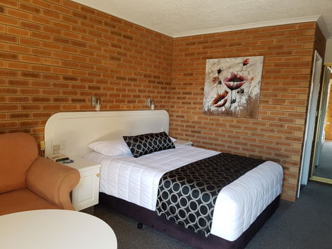 Cousins Motor Inn - Holiday Adelaide 7