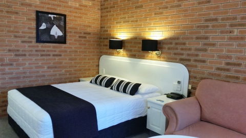 Cousins Motor Inn - Holiday Adelaide 8