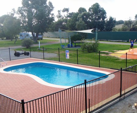Elliston Caravan Park - Holiday Adelaide 1