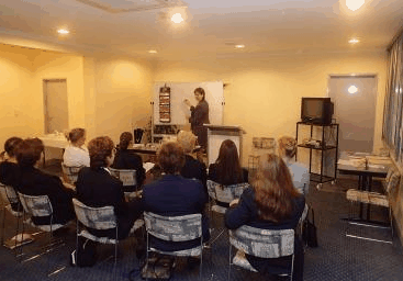 The Lighthouse Hotel - Holiday Adelaide 3