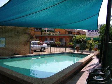 Lake Front Motel - Holiday Adelaide 3