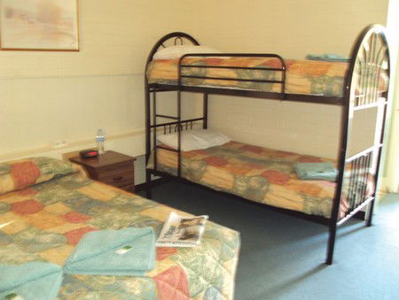 Leongatha Motel - Holiday Adelaide 2