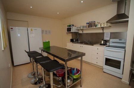 Millies Guesthouse & Serviced Apartments - Holiday Adelaide 3