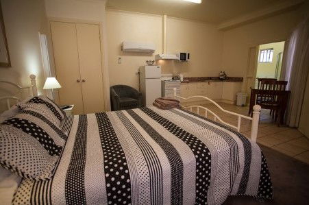 Millies Guesthouse & Serviced Apartments - Holiday Adelaide 5