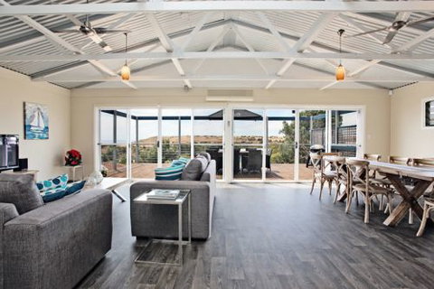 Coral Sands Luxury Beach House - Holiday Adelaide 0