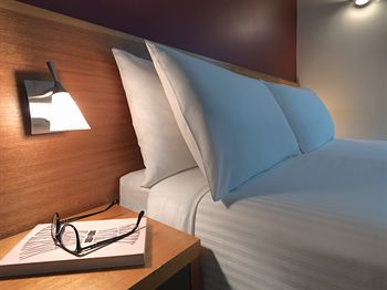 Ibis Melbourne Little Bourke Street - Holiday Adelaide 2