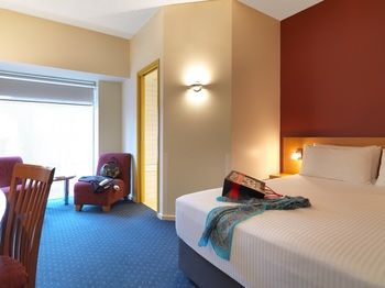Ibis Melbourne Little Bourke Street - Holiday Adelaide 9