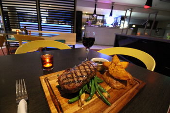 Ibis Newcastle - Holiday Adelaide 9