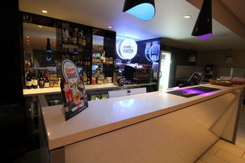 Ibis Newcastle - Holiday Adelaide 14