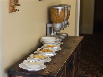 Toorak Manor - Holiday Adelaide 1