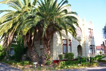 Toorak Manor - Holiday Adelaide 9