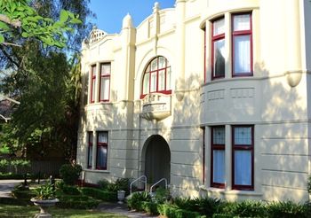 Toorak Manor - Holiday Adelaide 10