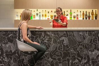 Ibis Melbourne Hotel And Apartments - Holiday Adelaide 4