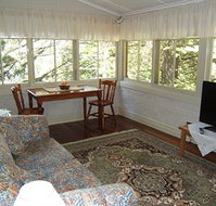 Whispering Pines Chalet amp Cottages - Holiday Adelaide