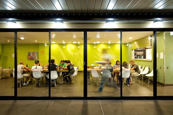 Bounce Sydney - Hostel - Holiday Adelaide 4