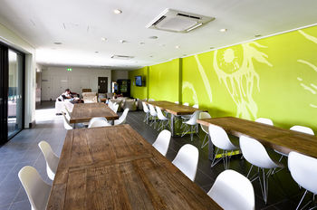 Bounce Sydney - Hostel - Holiday Adelaide 10