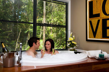 Amore On Buderim Luxury Rainforest Cabins - Holiday Adelaide 18