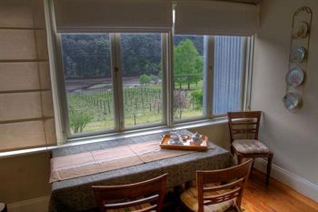 Tizzana Winery Bed & Breakfast - Holiday Adelaide 4