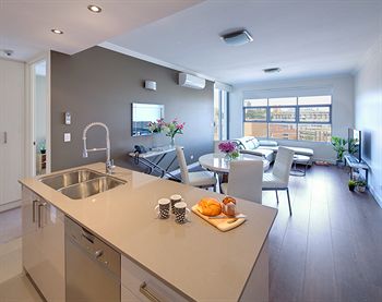 Zara Tower - Luxury Suites And Apartments - Holiday Adelaide 2