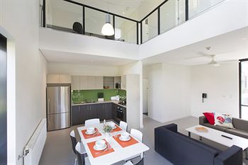 Western Sydney University Village Hawkesbury - Holiday Adelaide 1