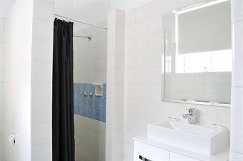 Hotel Gosford - Holiday Adelaide 13