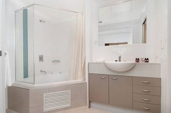 Ettalong Beach Apartments - Holiday Adelaide 19
