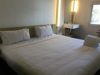 Ibis Budget St Peters - Holiday Adelaide 1